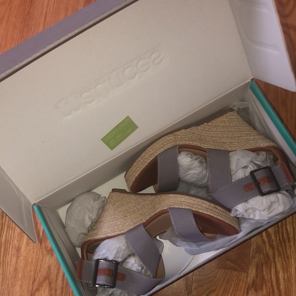 Gray wedge sandals - Picture 3 of 5